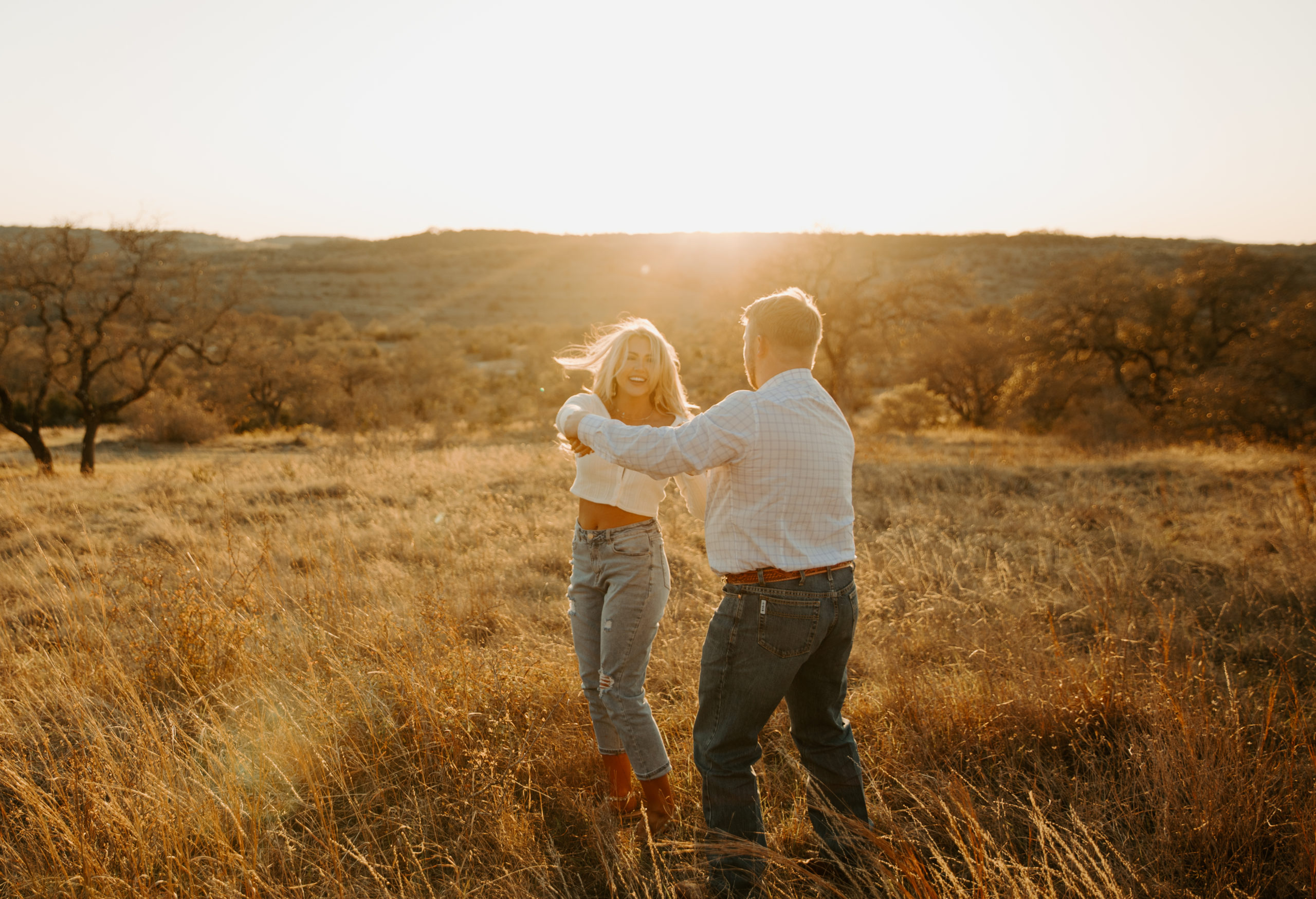 Hill Country Golden Hour Engagement – Spicewood, Texas